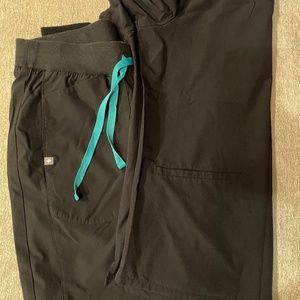 COPY - FIGS Fionlite scrub set